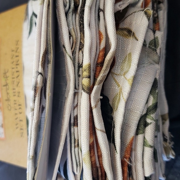 Colordrift NWT Set of 8 Water Resistant "Elegant Pumpkin" Napkins - Picture 5 of 5